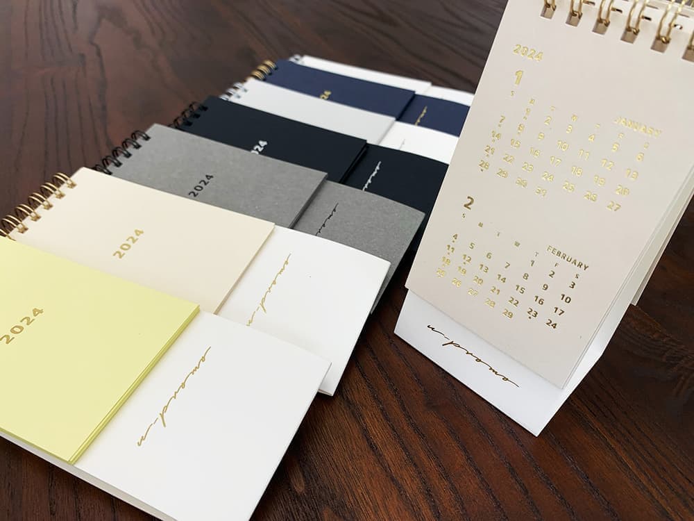 デザイン事務所の金箔カレンダーデザイン