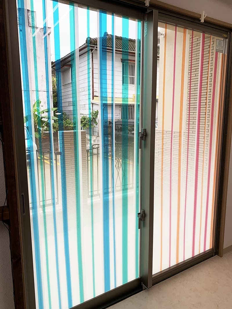 窓ガラス色付き透明シートデザイン