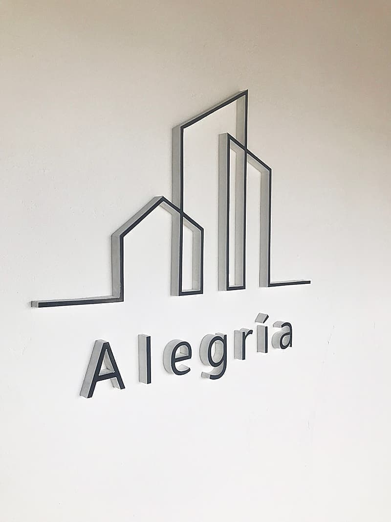 リフォーム会社の切り文字看板(側面)