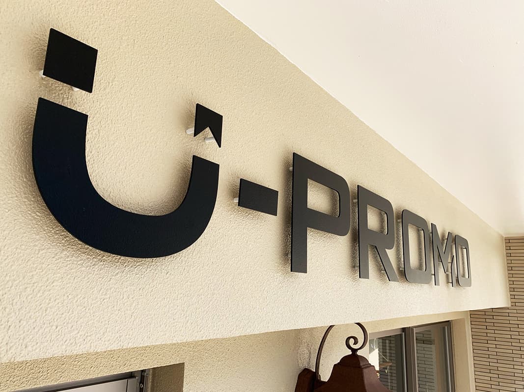 ステンレス切り文字看板