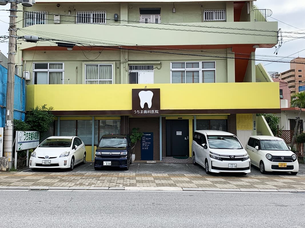 歯医者のバックライト看板・切り文字サイン点灯前