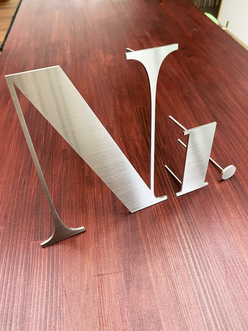 ステンレス切文字看板