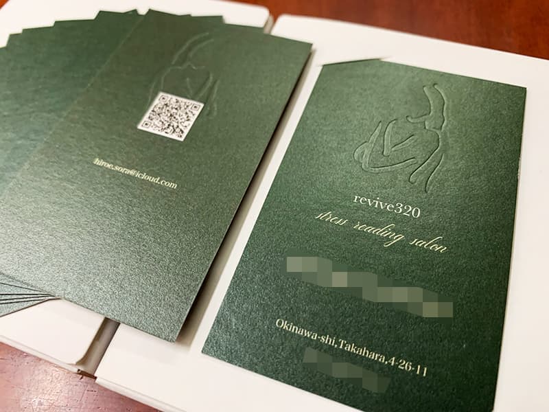エステサロンのエンボス加工名刺デザイン