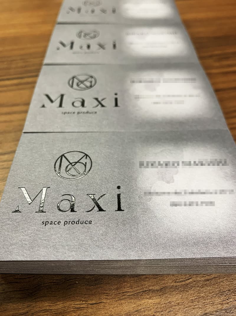 エンボス・黒箔加工加工名刺デザイン