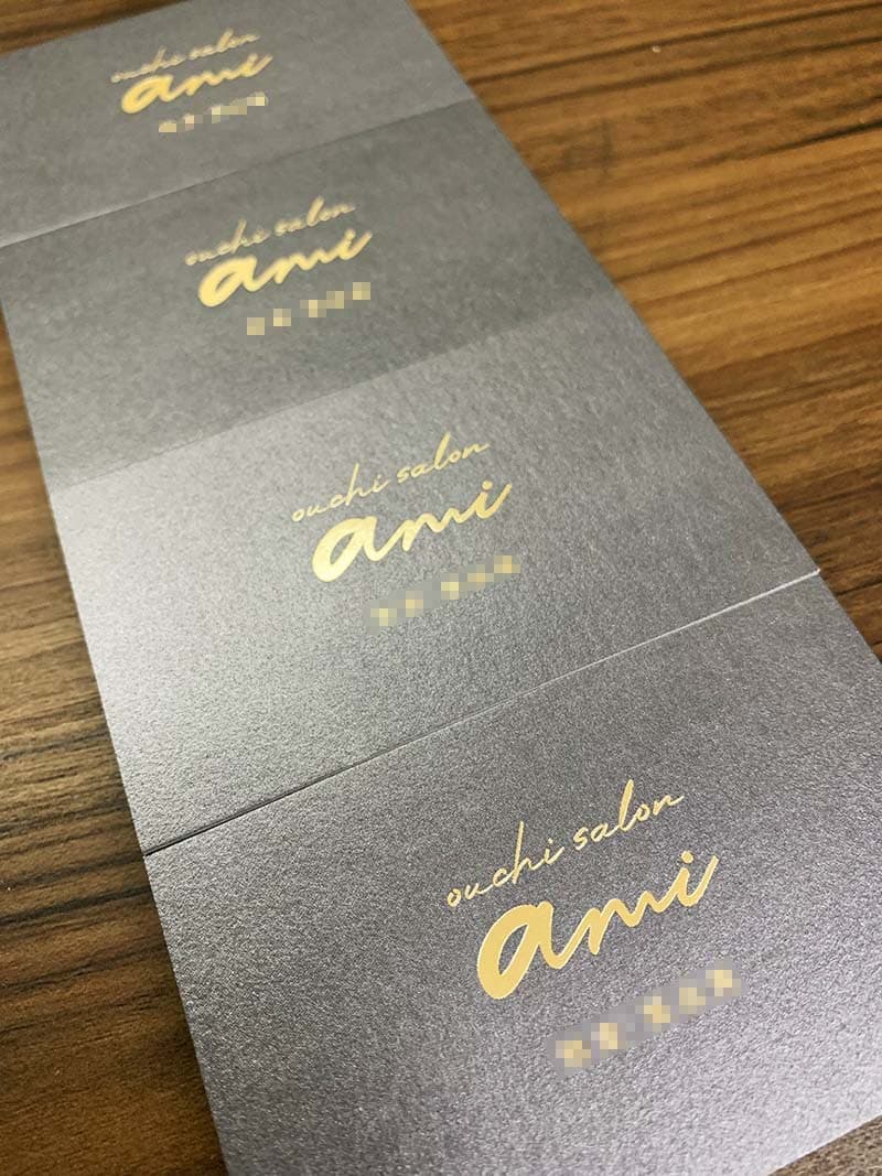 サロンの金箔名刺デザイン