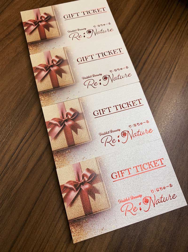 美容サロンの赤箔押しギフトカードデザイン