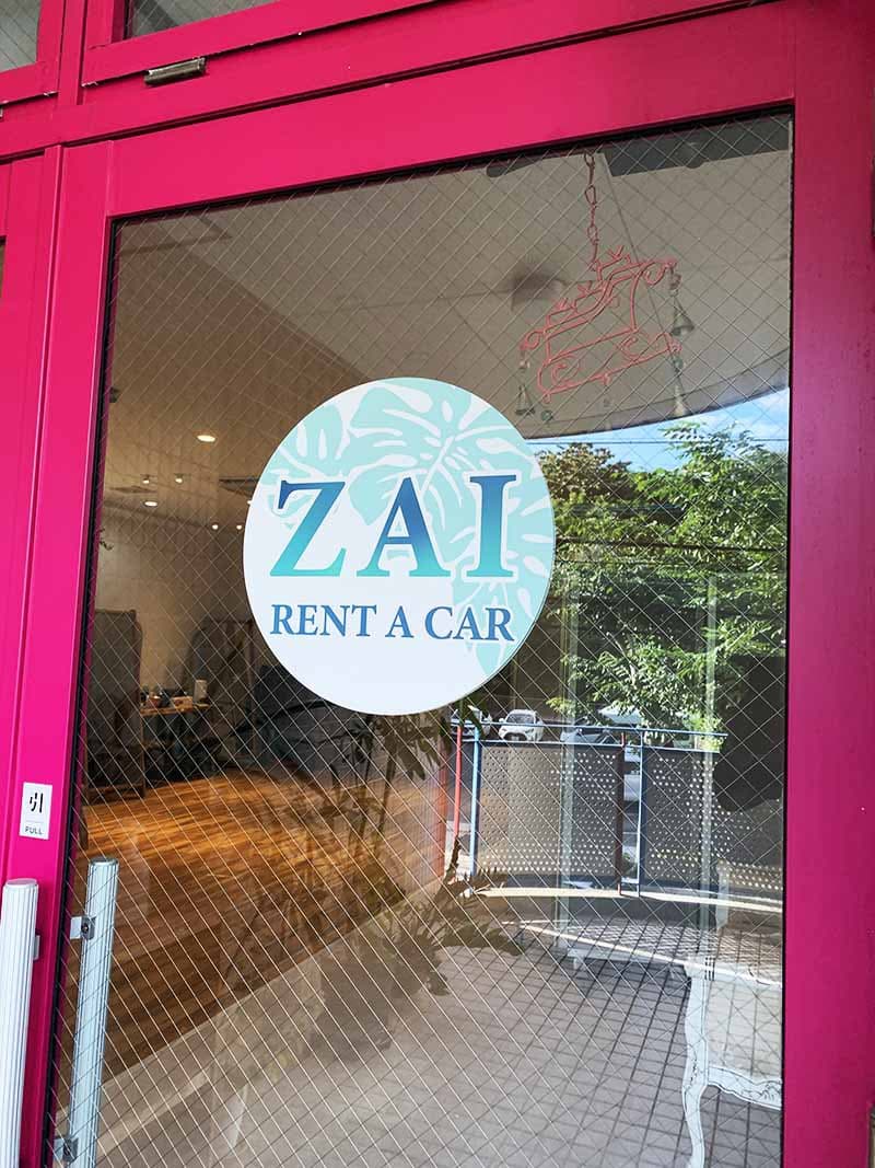 レンタカー会社のガラスシートデザイン