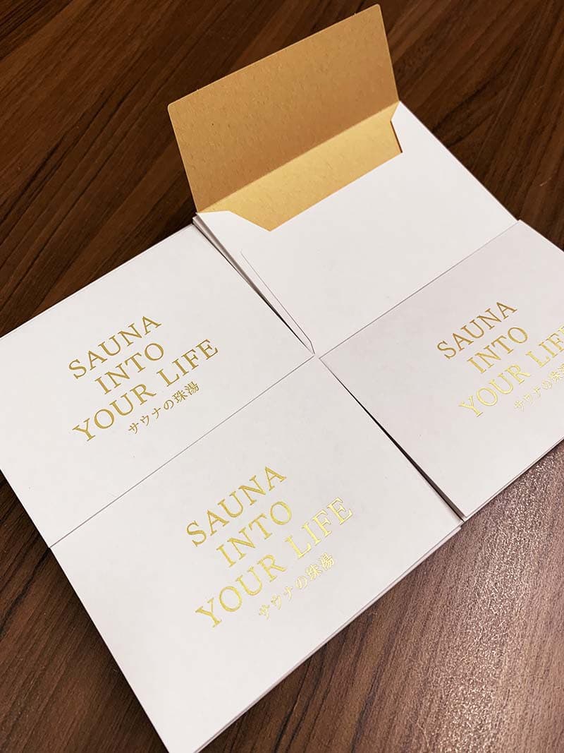 サウナ店のギフトカード用ゴールド箔押し封筒デザイン
